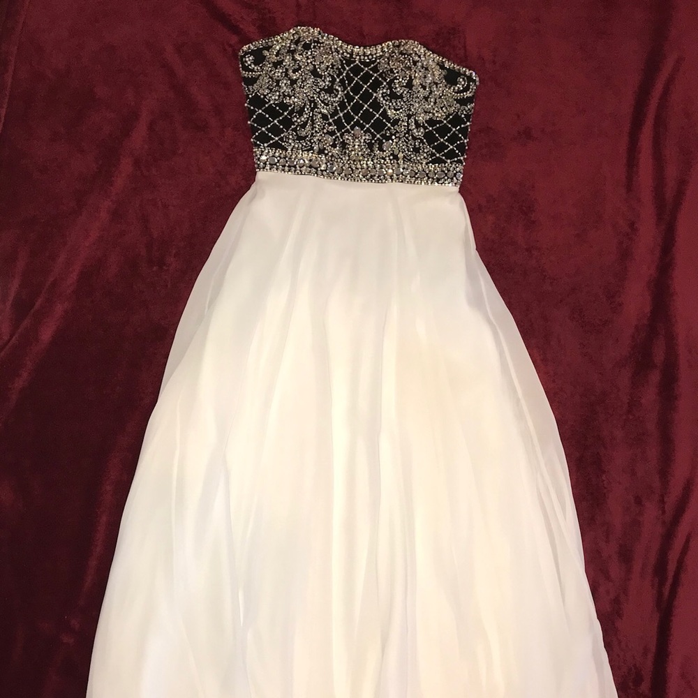 Formal gown/prom dress